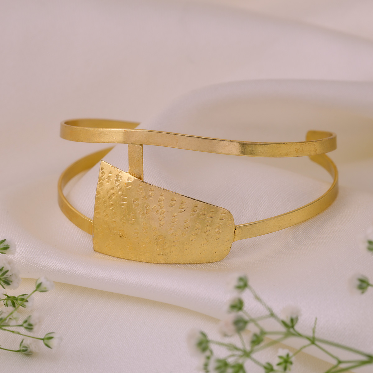 Aarvi Hammered Cuff