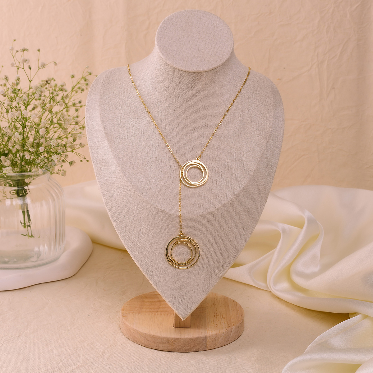 Celeste Circle Necklace - Image 2